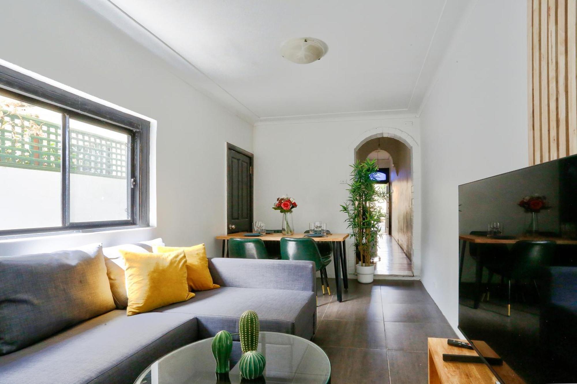 Affordable 2 Bedroom House Surry Hills 2 E-bikes Included